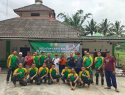 Prajurit Yonarmed 10 Bradjamusti Gelar Karya Bakti Pembersihan Masjid dalam Rangka HUT Ke-64 Kostrad