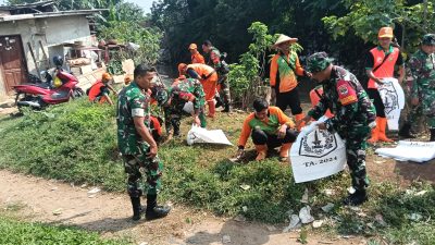 Sinergi Babinsa dan Warga dalam Menjaga Kebersihan Taman Kelurahan Bidara Cina