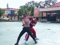 Dansat Brimob Polda Sumsel Kombes Pol Susnadi  Latihkan Bela Diri kepada Bintara dan Tamtama Remaja