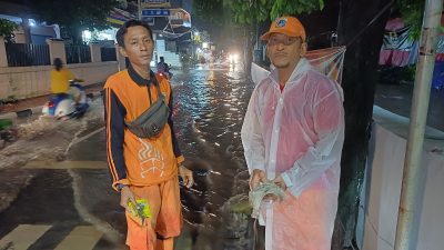 Banjir Melanda Jalan Raya Ulujami,Jalan Swadarma Dalam, Warga Harap Pemerintah Bertindak Cepat