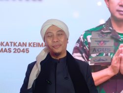 Ustaz Opick Hadiri Acara Santunan Anak Yatim Bersama TNI-Polri di Lapangan Bhayangkara