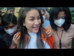 Artis Nikita Mirzani Resmi Di Tahan Oleh Direktorat Reserse Siber Polda Metro Jaya