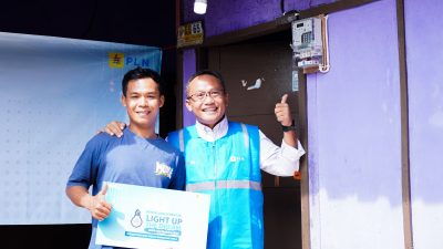 Berkah Ramadhan, PLN UIT JBT Nyalakan Listrik, Wujudkan Mimpi Masyarakat dalam Light Up The Dream