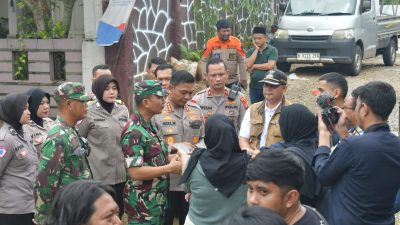 Kasrem 051/WKT dan Dandim 0508/Depok Tinjau Lokasi Pemukiman Terdampak Banjir di Sawangan, Depok
