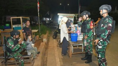 Anak Beri Hormat Saat Patroli, Aksi Inspiratif Ini Tuai Apresiasi