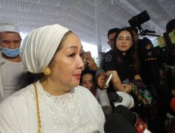 “Kami Kehilangan Pejuang Kemanusiaan dan Seni”: Keluarga Besar Mengenang Titiek Puspa