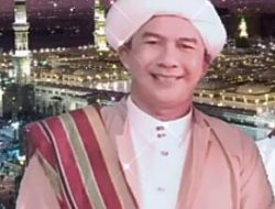 Guru Abdul Hakim Nawawi Sekeluarga beserta istri Ajak Jamaah Ziarah Wali di Momen Lebaran
