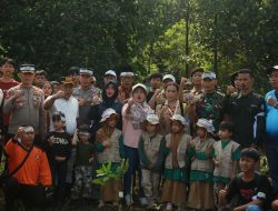 Peringati Hari Bumi dan HUT Depok ke-26, Pemuda Muhammadiyah Sawangan Gelar Aksi Bebersih Sama Tanam Pohon