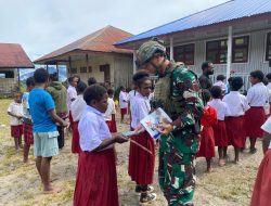 Peduli Pendidikan, TNI Bagikan Perlengkapan Sekolah di Hari Anak Sedunia