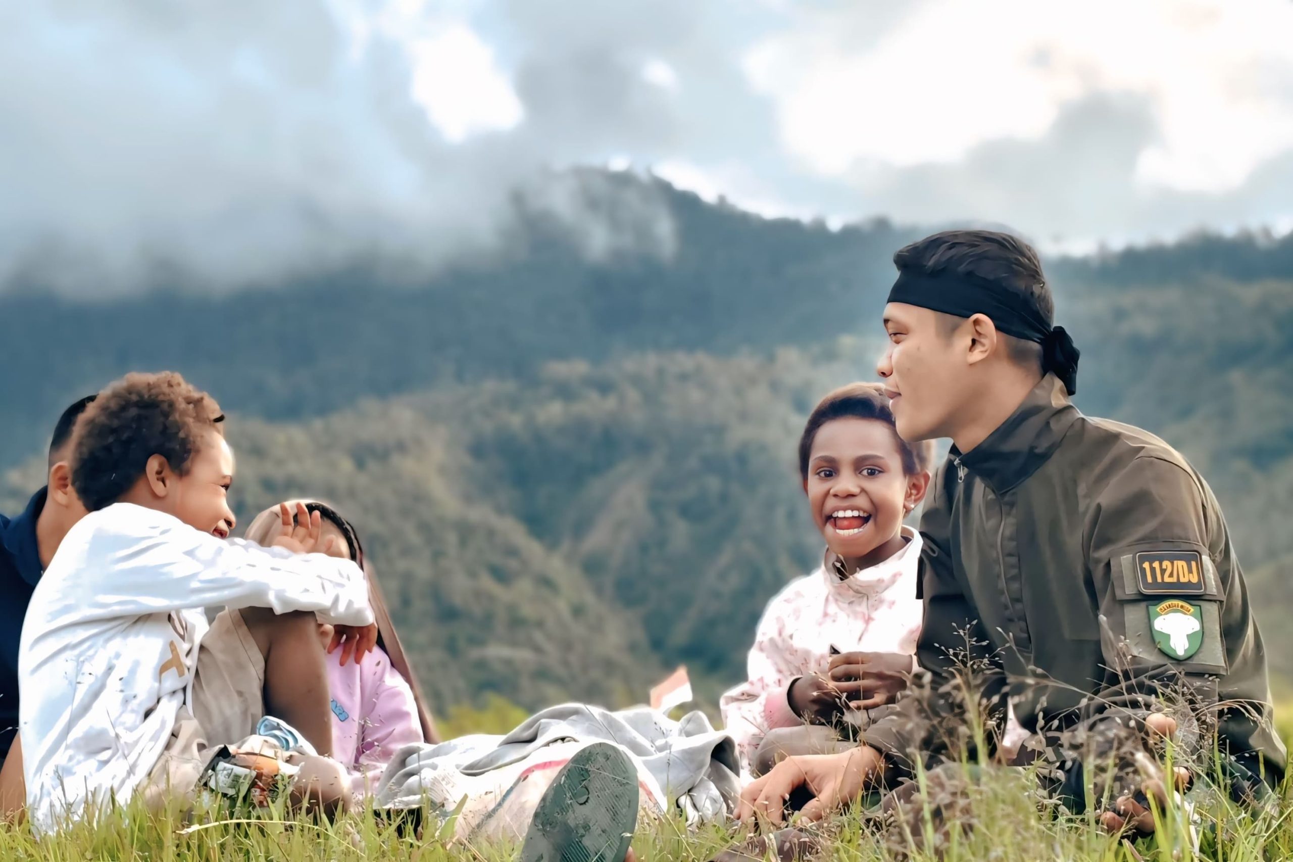 TNI Peduli: Satgas Yonif 112/DJ Hadirkan Sekolah Darurat di Kotabaru