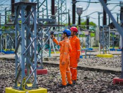 Begini Kisah Personel Siaga PLN, Menjaga Sistem Transmisi Tetap Aman pada Lebaran 2025
