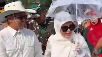 Supian Suri Sama Cing Ikah Tampil Gaya Koboy Betawi Depok, Tradisi Nyadengin Baju