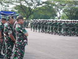 Panglima TNI Jenderal TNI Agus Subiyanto bersama Menteri Pertahanan RI Bapak Sjafrie Sjamsuddin meninjau latihan parade defile gabungan untuk Bastille Day Prancis