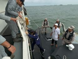 Tiga ABK WNI yang Ditangkap APMM Diserahterimakan ke Bakamla RI di Perairan Perbatasan