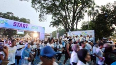 Walikota Depok H. Supian Suri, Lepas Ribuan Warga Tumpah Ruah di Depok Run Fest 2025
