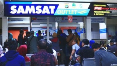 Jelang Berakhirnya Perpanjang Program Pemutihan Pajak Kendaraan, Ribuan Warga Padati Samsat I Cinere Depok