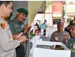 Dandim 0508 Beri Kejutan Kapolres Metro Depok Warnai Hari Bhayangkara ke-79