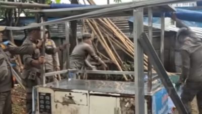 Satpol PP Depok Tertibkan Puluhan Bangunan Liar Hingga Posko Ojol dan Ormas di GDC