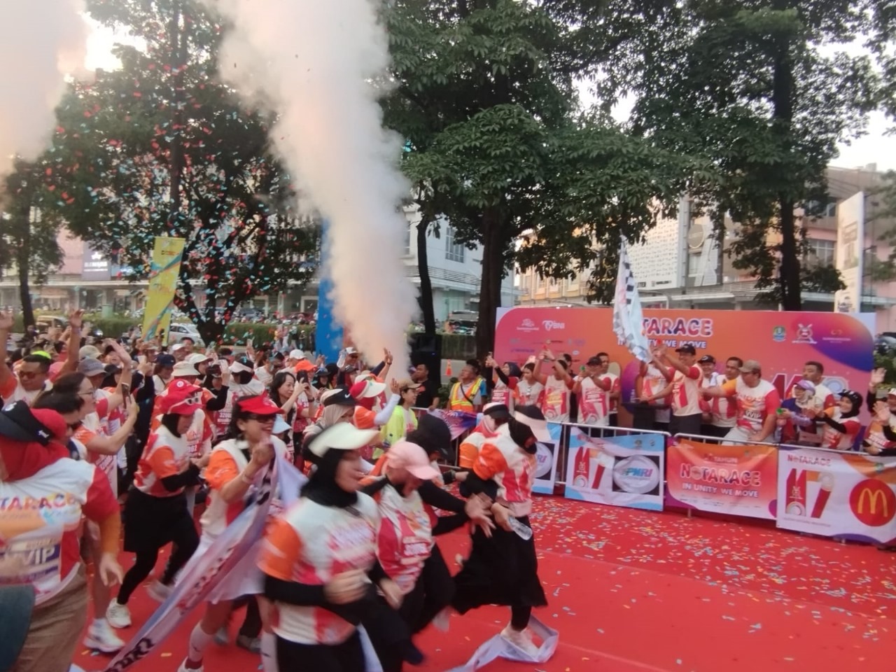 Sejarah baru tercipta di Summarecon Bekasi ketika lebih dari 4.200 pelari dari berbagai profinsi memadati NOTARACE 2025. Acara lari pertama dalam rangka HUT ke-117 Ikatan Notaris Indonesia ini membuktikan dunia notaris tak sekadar formalitas hukum, tapi juga sarat dengan semangat kebersamaan.