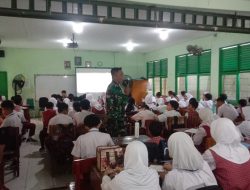Babinsa Koramil 06/Cempaka Putih Berikan Materi Bela Negara dalam Kegiatan MPLS Siswa SMP Taman Madya 5