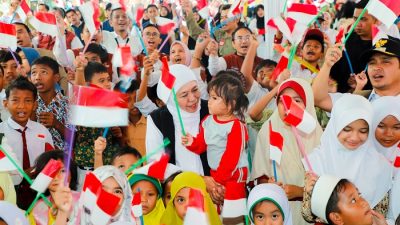 Peringati HAN 2025 bersama Yatim dan Calon Murid SMP Sekolah Rakyat Kota Pasuruan, Gubernur Khofifah: Lindungi dan Bahagiakan Anak-Anak