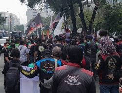 URC Tuntut Kepastian Hukum, Ribuan Ojol Geruduk Monas