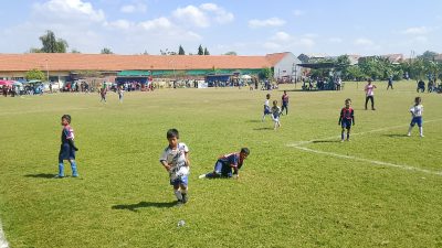 Penuh Canda dan Semangat, Fun Game SSB Satria Muda Meriahkan Lapangan Desa Suko