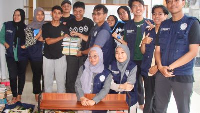 KKN UIN Jakarta Kelompok Dharmagati Dukung Literasi dan Pengelolaan Taman Baca Kedaung