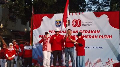 Walikota Depok Pimpin Gerakan Pembagian Bendera Merah Putih ke Warga Masyarakat