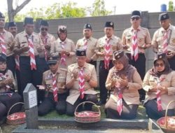 Sambut HUT Pramuka ke-64 Kwarcab Pramuka Depok Ziarah dan Tabur Bunga di TMP Kalimulya