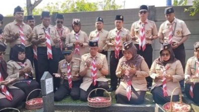 Sambut HUT Pramuka ke-64 Kwarcab Pramuka Depok Ziarah dan Tabur Bunga di TMP Kalimulya