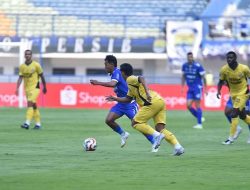 Gol Barros & Febri Antar Persib Bungkam Semen Padang di GBLA