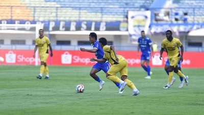 Gol Barros & Febri Antar Persib Bungkam Semen Padang di GBLA