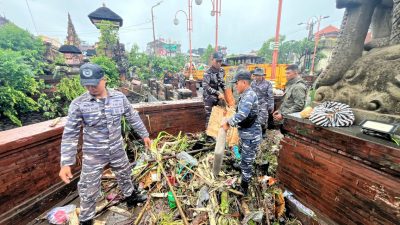 Lanal Denpasar Turun Tangan Bantu Warga Terdampak Banjir di Kota Denpasar