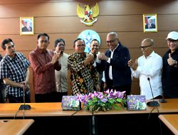 Komaruddin Hidayat Serahkan Kunci, PWI Pusat Kembali Berkantor di Dewan Pers