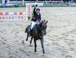Valentino Lumentah Bawa Pulang 3 Emas, 1 Perunggu, dan 2 Piala Panglima TNI di Kejurnas Equestrian 2025