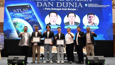 Erlangga Hadirkan Atlas Lengkap di IIBF 2025: Dorong Generasi Muda Pahami Geografi Indonesia dan Dunia