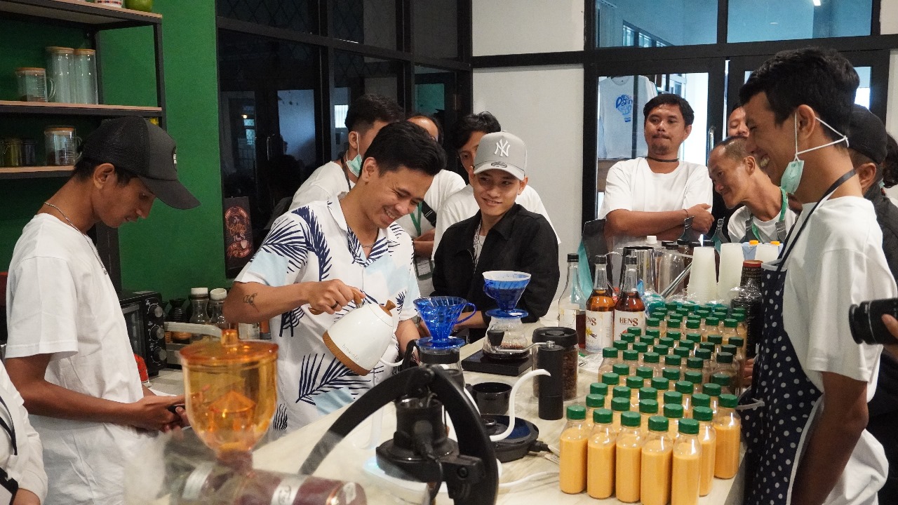 Dari Klien Pemasyarakatan ke Peracik Kopi : Pelatihan Barista PPKD Jaktim Bekali Masa Depan Mandiri Bagi Klien Bapas Jakbar