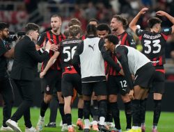 AC Milan Tundukkan Napoli, Rossoneri Rebut Puncak Klasemen Serie A
