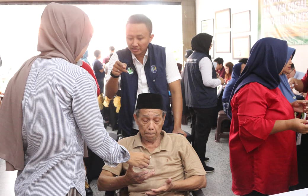 Bapas Prima Peduli Masyarakat: Klien dan Warga Palmerah Nikmati Cek Kesehatan Gratis dan Bantuan Sosial