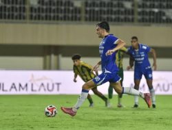 Persib Tundukkan PSBS Biak Lewat Penalti Andrew Jung di Maguwoharjo
