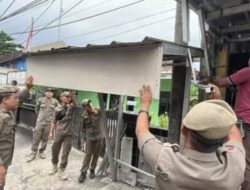 Ganggu Keindahan Kota: Satpol PP Tertibkan 110 Bangunan di Sepanjang Stasiun Depok Lama