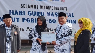 Walikota Depok Serahkan Penghargaan untuk Guru Berprestasi