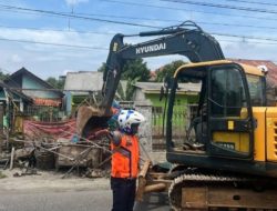 Bangunan Liar Biang Kerok Macet di Citayam Dibongkar Satpol PP