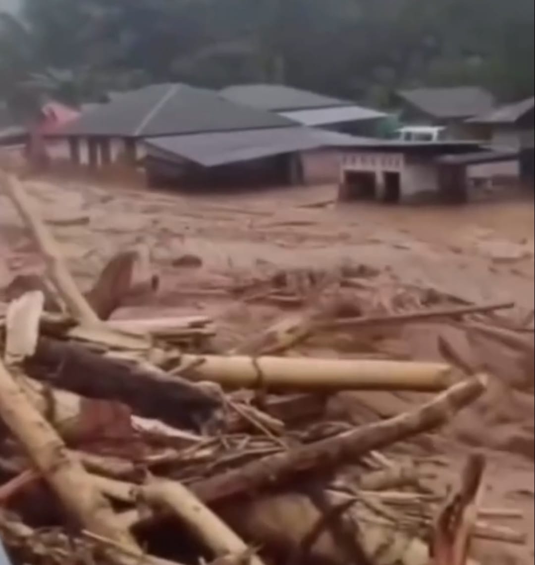 Tapteng Dilanda Banjir Bandang dan Longsor Satu Keluarga Korban Tewas Tertimbun