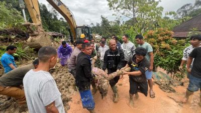 Koramil 23/Adiankoting Bersama Tim Gabungan Temukan 7 Korban Meninggal Longsor di Desa Sibalanga