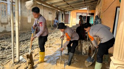 Brimob Polri Perkuat Pemulihan Warga Padang Pariaman Melalui Penyediaan Air Bersih, Huntara dan Akses Jalan
