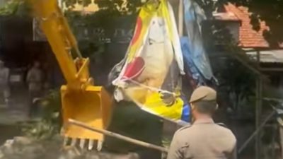 Biang Macet: Satpol PP Kota Depok Tertibkan Bangunan Liar dan Ada Penjual Minuman Keras di Sepanjang Kali Licin