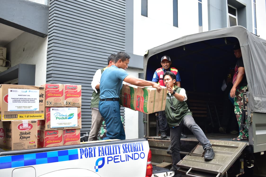 Pelindo Regional 2 Tanjung Priok Salurkan Bantuan untuk Korban Banjir dan Longsor di Sumatera Barat, Sumatera Utara, dan Aceh
