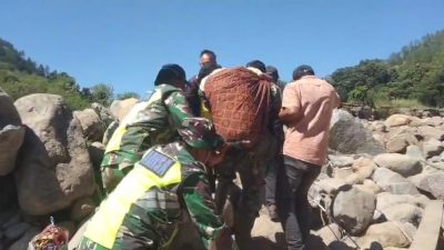 Menembus Banjir Demi Nyawa: Prajurit Kodam IM Selamatkan Lansia di Bener Meriah